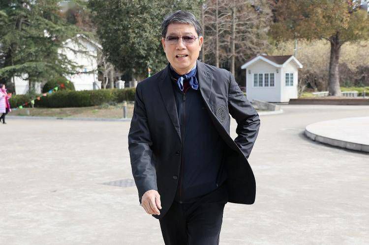女人扒开屁股桶爽6o分钟