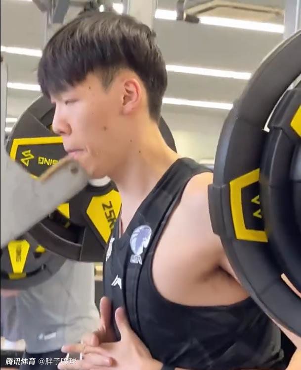 美艳ts调教直男喝尿